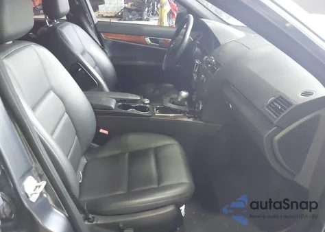 2011 Mercedes-Benz C 300 Luxury 4Matic/Sport 4Matic из США, поврежденный, VIN WDDGF8BB1BR165117